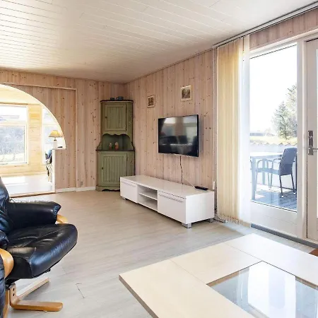 5 Person Holiday In *