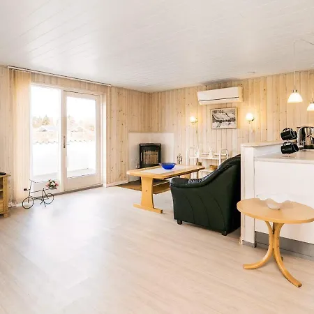 5 Person Holiday In Vakantiehuis Hals