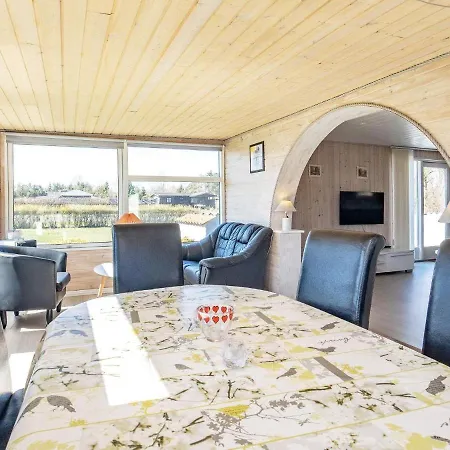5 Person Holiday In *